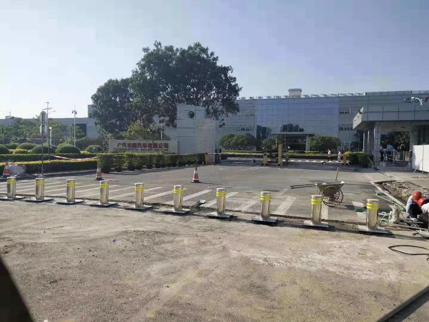 丰田公司升降柱施工现场 丰田公司升降柱施工现场